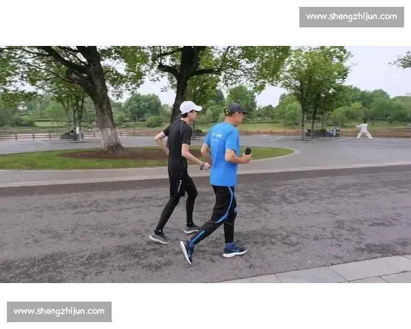 雨幕中绳牵追光：视障跑者与陪跑员的无畏训练